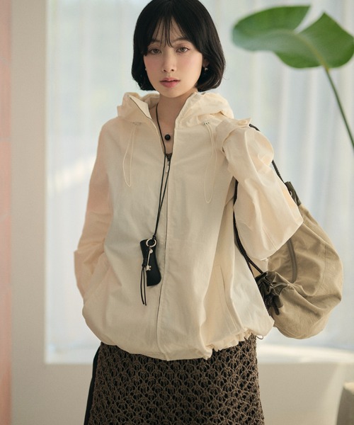 LAULEN(ローレン)の「balloon hem zip up hooded blouson /裾バルーンジップアップフーデッドブルゾン(ブルゾン・レディース・アイボリー・FREE)」の1枚目の写真