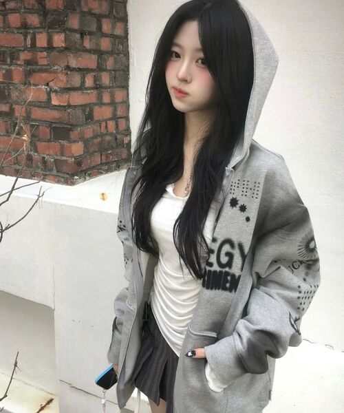 YOUHEE（ユヒ）の「LUCKY SWEET GRAPHIC HOOD ZIP-UP_MELANGE GREY（パーカー・レディース・その他・FREE）」の2枚目の写真