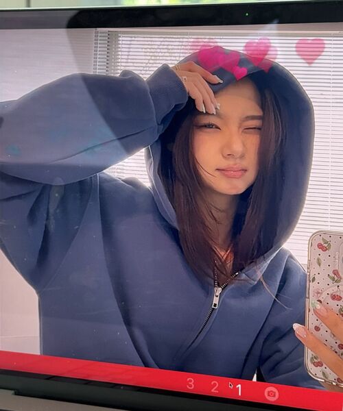 chancechance(チャンスチャンス)の「CEC LABEL ZIP-UP HOODIE (NEON)(パーカー・レディース・その他・SMALL/MEDIUM)」の18枚目の写真