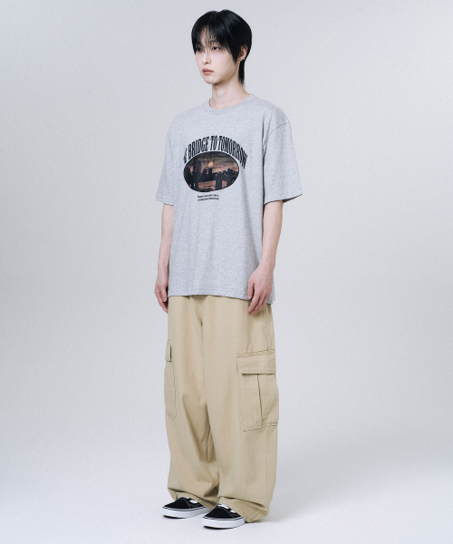 MOOVN(ムブン)の「シティブリッジグラフィック半袖Tシャツグレー(Tシャツ/カットソー・メンズ・その他・SMALL/MEDIUM/LARGE)」の2枚目の写真