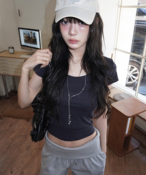 modimood（モディムード）の「[MADE] MOMU BASIC Uネック半袖Tシャツ（Tシャツ/カットソー・レディース・ホワイト/ネイビー/ミント/グレー/ブラック・1/2）」の5枚目の写真