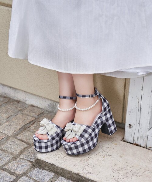 OLIVE des OLIVE(オリーブデオリーブ)の「【Belle Charme】Pearl Charm Sandals(その他シューズ・レディース・オフホワイト/チェック/ブラック・LARGE/MEDIUM/SMALL)」の3枚目の写真