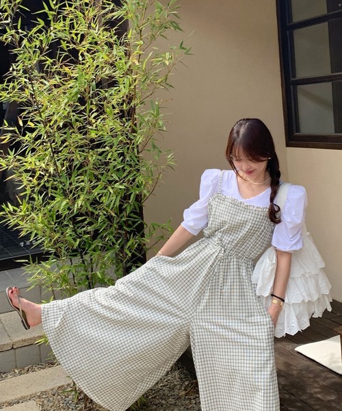 2ly2(トゥーリートゥー)の「ギンガムチェックキャミオールインワン レディース ワイドパンツ サロペット(サロペット/オーバーオール・レディース・アイボリー/ネイビー・FREE)」の8枚目の写真