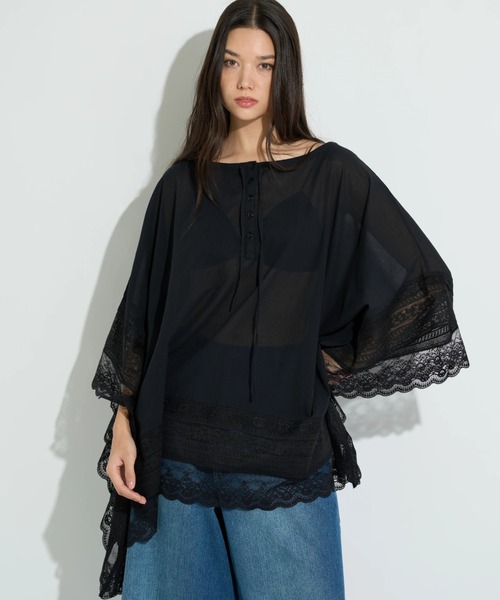 ANNA SUI NYC(アナ スイ エヌ ワイ シー)の「ANNA SUI NYC/アナ スイ エヌワイシー/3WAY BOHO ポンチョ(シャツ/ブラウス・レディース・ラベンダー/ブラック・F)」の2枚目の写真