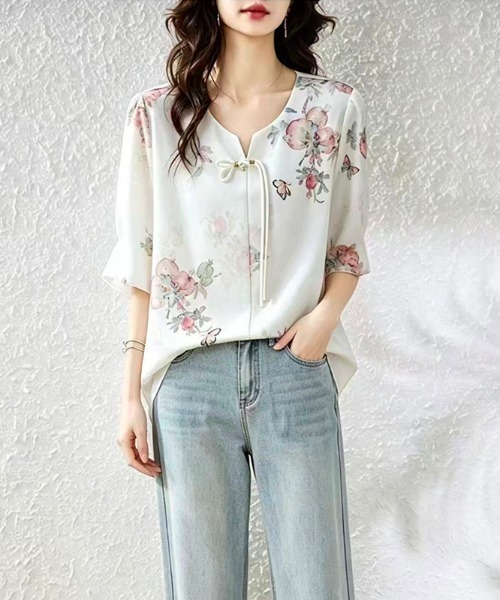 LUCPY(ラクピー)の「フラワープリントリボンブラウス(シャツ/ブラウス・レディース・ホワイト・XX-LARGE/X-LARGE/LARGE/MEDIUM)」の1枚目の写真