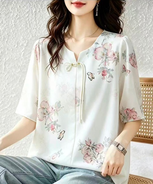 LUCPY(ラクピー)の「フラワープリントリボンブラウス(シャツ/ブラウス・レディース・ホワイト・XX-LARGE/X-LARGE/LARGE/MEDIUM)」の2枚目の写真