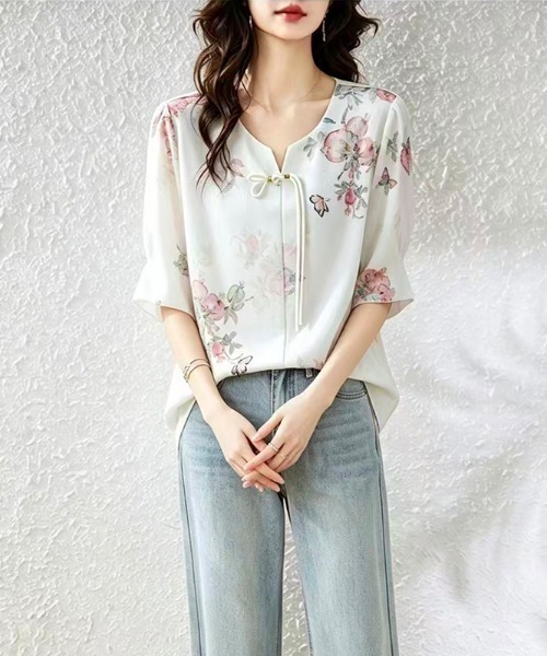 LUCPY(ラクピー)の「フラワープリントリボンブラウス(シャツ/ブラウス・レディース・ホワイト・XX-LARGE/X-LARGE/LARGE/MEDIUM)」の4枚目の写真