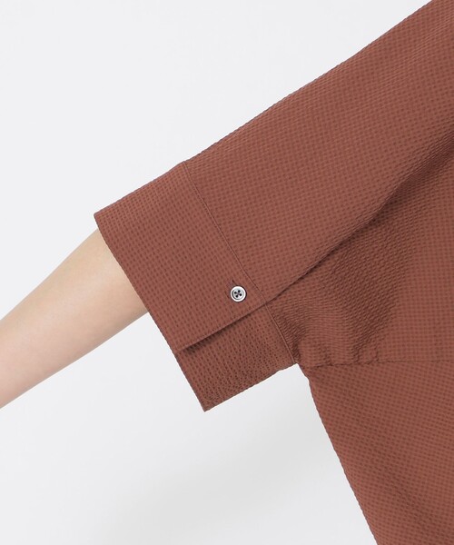 S.ESSENTIALS（エスエッセンシャルズ）の「サッカーコクーンブラウス（シャツ/ブラウス・レディース・ダークネイビー/オフホワイト/グリーン系その他4/ブラウン系その他4・38）」の5枚目の写真