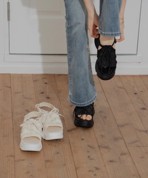 JUMELLE(ジュメロ)の「レースアップスニーカーサンダル(サンダル・レディース・ブラック/オフホワイト・SMALL/MEDIUM/LARGE)」の12枚目の写真