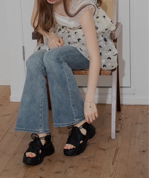 JUMELLE(ジュメロ)の「レースアップスニーカーサンダル(サンダル・レディース・ブラック/オフホワイト・SMALL/MEDIUM/LARGE)」の14枚目の写真