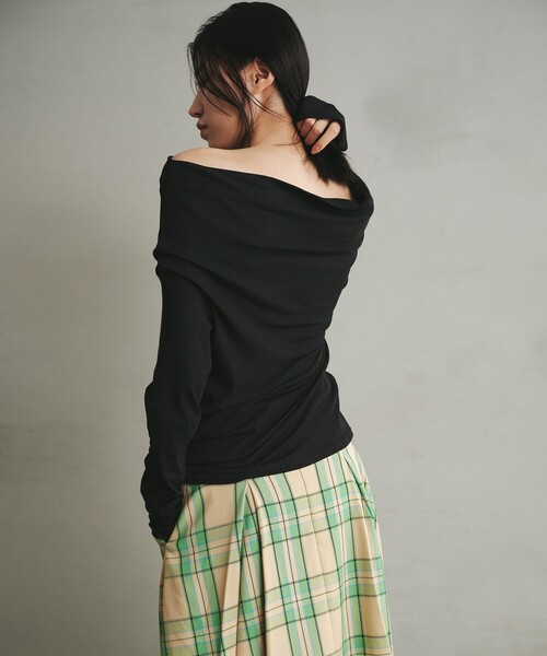 EMMEL REFINES(エメルリファインズ)の「<EMMEL REFINES>EM フライス ルーズフィット オフショルダー カットソー(Tシャツ/カットソー・レディース・クリーム/ブラック・FREE)」の1枚目の写真