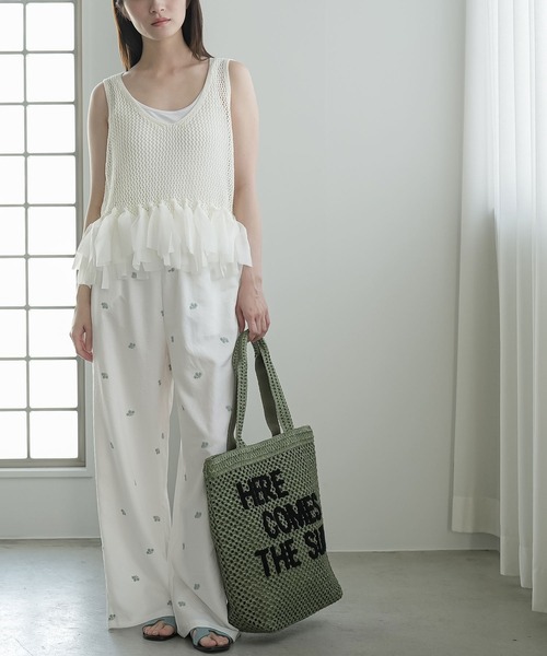 mili an deni(ミリアンデニ)の「花柄刺繍イージーパンツ(その他パンツ・レディース・オフホワイト/ブラック/ネイビー・M)」の9枚目の写真