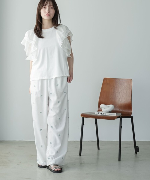 mili an deni(ミリアンデニ)の「花柄刺繍イージーパンツ(その他パンツ・レディース・オフホワイト/ブラック/ネイビー・M)」の8枚目の写真