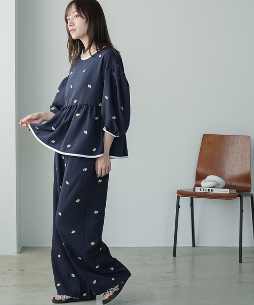mili an deni(ミリアンデニ)の「花柄刺繍イージーパンツ(その他パンツ・レディース・オフホワイト/ブラック/ネイビー・M)」の20枚目の写真