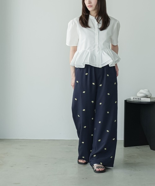 mili an deni(ミリアンデニ)の「花柄刺繍イージーパンツ(その他パンツ・レディース・オフホワイト/ブラック/ネイビー・M)」の19枚目の写真
