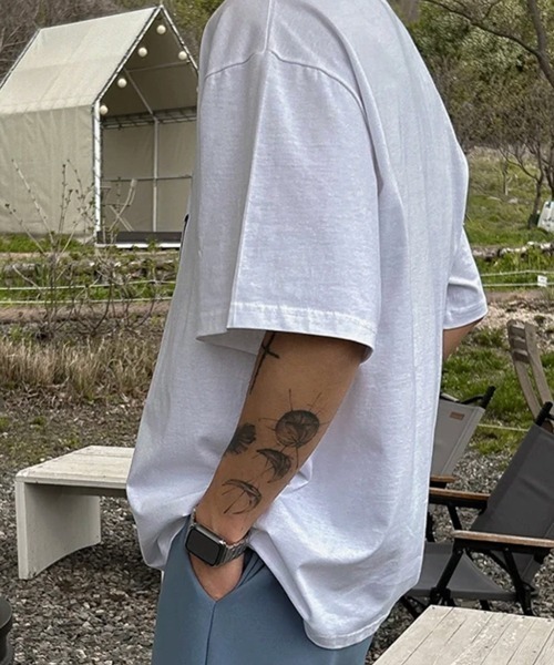 NOWLE(ノウル)の「【NOWLE】ダブルアーチロゴ 半袖Tシャツ / レトロアメカジ ハリウッドカレッジグラフィック クラシックトップス(Tシャツ/カットソー・メンズ・ホワイト・X-LARGE/LARGE/MEDIUM)」の7枚目の写真