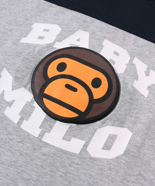 A BATHING APE(アベイシングエイプ)の「BABY MILO FOOTBALL TEE(Tシャツ/カットソー・キッズ・グレー/ネイビー・150/160)」の5枚目の写真