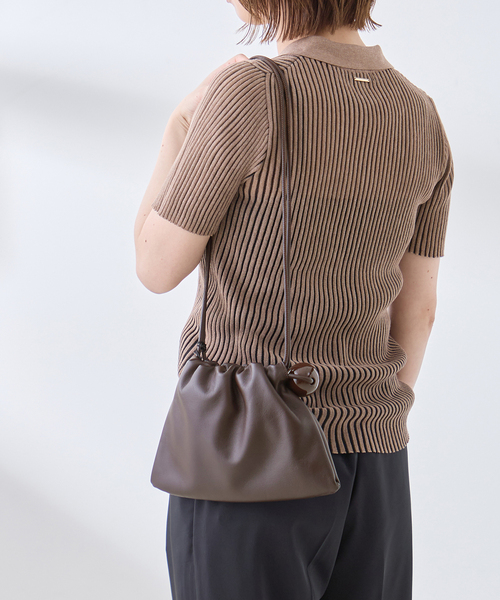 journal standard L'essage（ジャーナルスタンダードレサージュ）の「Bucket Baggage/バケットバゲージ Ball Charm Soft Mini バッグ（ショルダーバッグ・レディース・ブラウン/ブラック/ベージュ・FREE）」の2枚目の写真