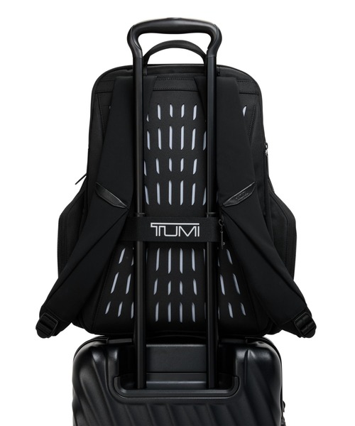 TUMI(トゥミ)の「TUMI AXIS ラージ・バックパック・25L(A4/PC15インチまで対応)(バックパック/リュック・メンズ・ブラック系その他・FREE)」の9枚目の写真