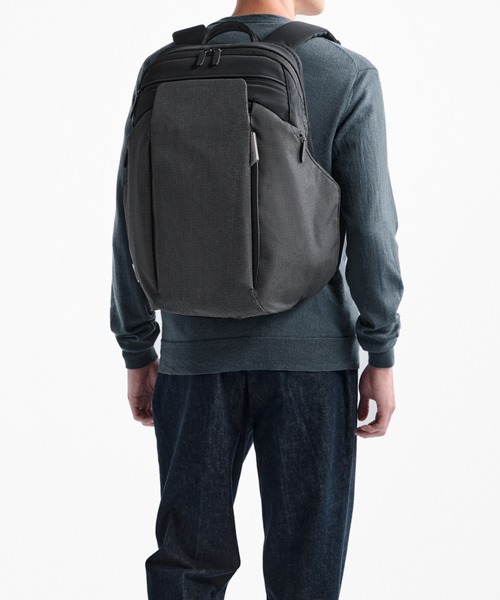 TUMI(トゥミ)の「TUMI AXIS ラージ・バックパック・25L(A4/PC15インチまで対応)(バックパック/リュック・メンズ・ブラック系その他・FREE)」の2枚目の写真