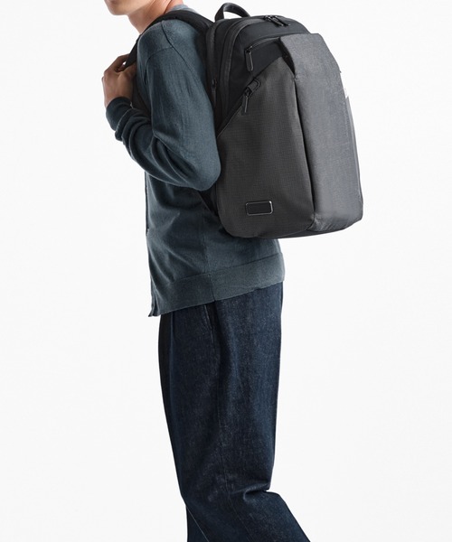 TUMI(トゥミ)の「TUMI AXIS ラージ・バックパック・25L(A4/PC15インチまで対応)(バックパック/リュック・メンズ・ブラック系その他・FREE)」の3枚目の写真