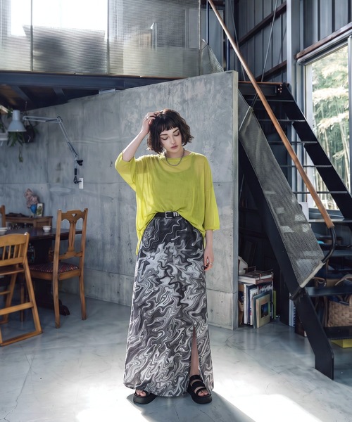 antiqua(アンティカ)の「マーブル柄 スリット ロングスカート(スカート・レディース・ブラック/ブルー・ONESIZE)」の3枚目の写真