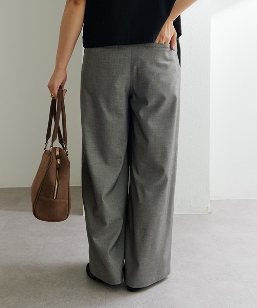 PUAL CE CIN（ピュアルセシン）の「ツータックワイドスラックスパンツ（スラックス・レディース・グレイッシュベージュ/グレー・FREE）」の4枚目の写真