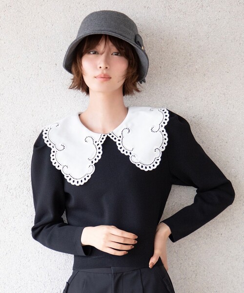 TOCCA(トッカ)の「BIG COLLAR DREAM ニット(ニット/セーター・レディース・ブラック系/アイボリー系・SMALL/MEDIUM)」の1枚目の写真