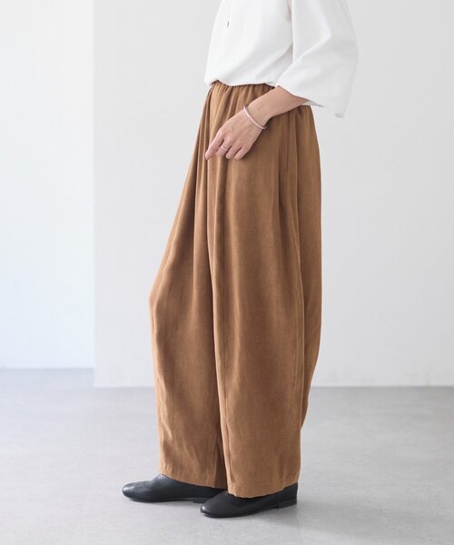 BEARDSLEY(ビアズリー)の「《8/19(水)12:00予約開始》フェイクスエードバレルパンツ(その他パンツ・レディース・グレー/キャメル・0/1/2)」の11枚目の写真
