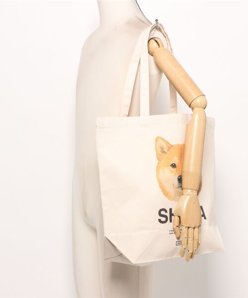 Moftique（モフティック）の「Moftique（モフティック） トートバッグ キャンバス マチ有 生成り 柴犬 犬 アニマルプリント Lサイズ ユニセックス（トートバッグ・レディース・ナチュラル・FREE）」の6枚目の写真