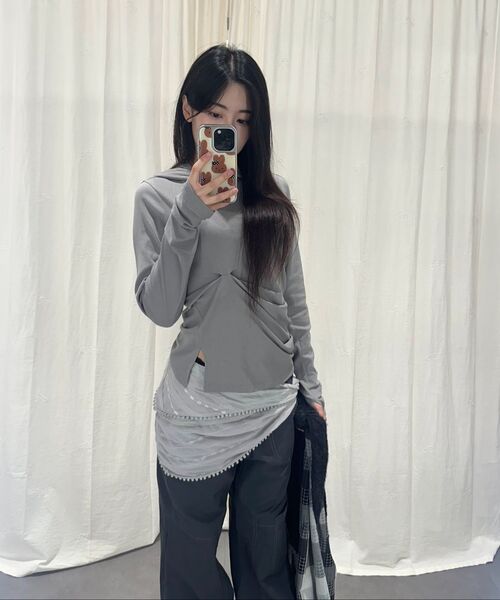 TUOMIO（トゥオミオ）の「DRAPED HOODED LONG SLEEVE [GREY]（Tシャツ/カットソー・レディース・その他・1/2）」の2枚目の写真