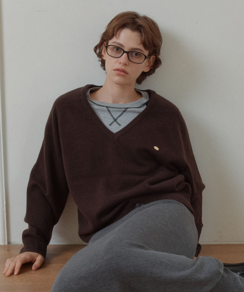 ANOETIC(アノエティック)の「ANC V-NECK KNIT_BROWN(ニット/セーター・レディース・ブラウン・FREE)」の4枚目の写真