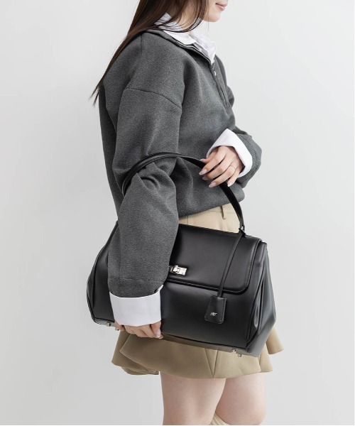 RANDA（ランダ）の「【A4対応】キーリングチャームワンハンドルバッグ（ショルダーバッグ・レディース・キャメル/ブラック・LL）」の9枚目の写真