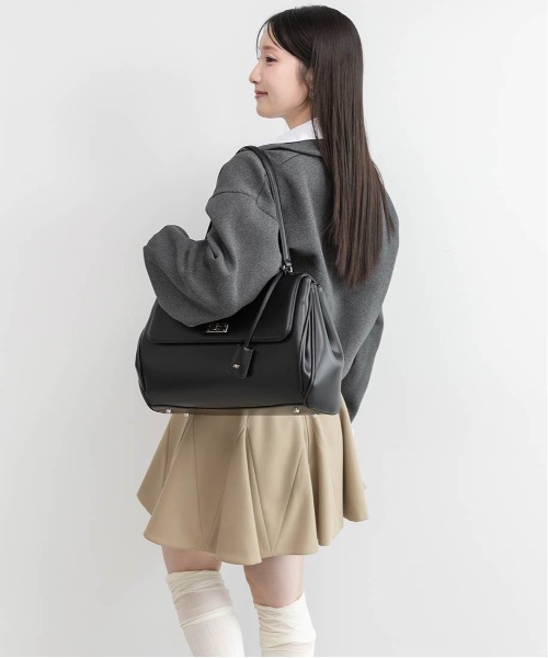 RANDA（ランダ）の「【A4対応】キーリングチャームワンハンドルバッグ（ショルダーバッグ・レディース・キャメル/ブラック・LL）」の3枚目の写真