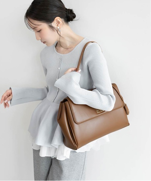 RANDA（ランダ）の「【A4対応】キーリングチャームワンハンドルバッグ（ショルダーバッグ・レディース・キャメル/ブラック・LL）」の6枚目の写真