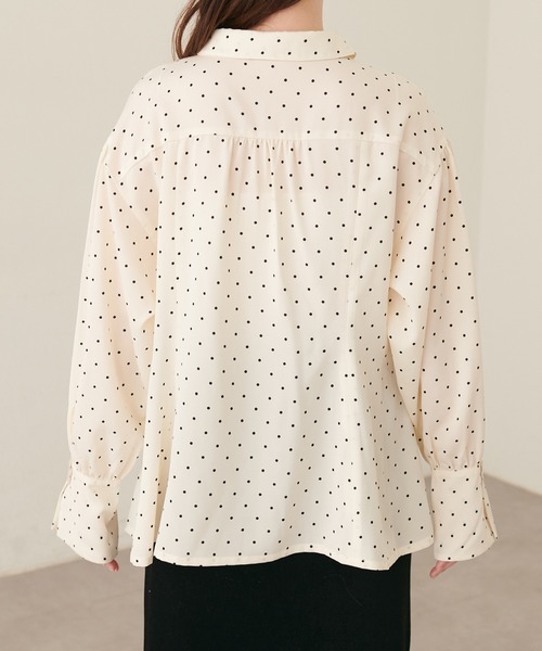 natural couture(ナチュラルクチュール)の「ペプラムスキッパーシャツ(シャツ/ブラウス・レディース・ダークブラウン/オフホワイト/モカ/ドット/ストライプ・FREE)」の7枚目の写真