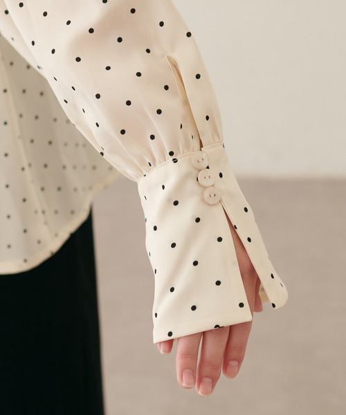 natural couture(ナチュラルクチュール)の「ペプラムスキッパーシャツ(シャツ/ブラウス・レディース・ダークブラウン/オフホワイト/モカ/ドット/ストライプ・FREE)」の9枚目の写真