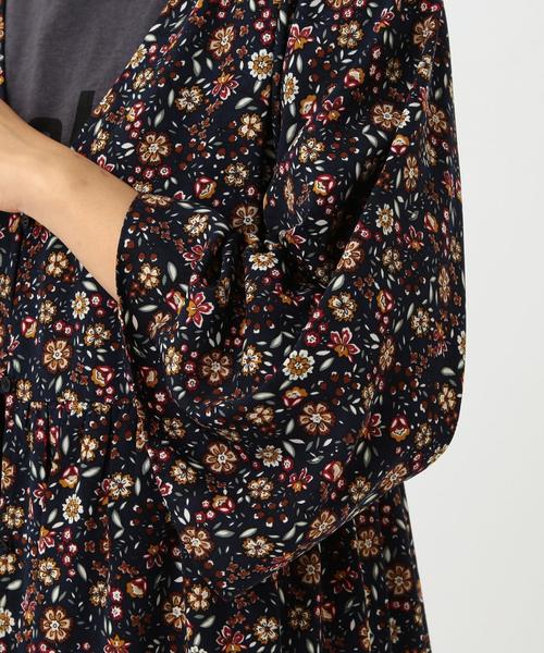 Another Edition(アナザーエディション)の「【WEB店舗限定】フラワープリントガウン/aeBFC FLOWER PRT GOWN●(カーディガン/ボレロ・レディース・オフホワイト/ネイビー・フリー)」の6枚目の写真