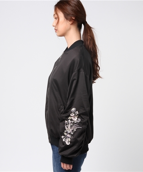 VENCEEXCHANGE（ヴァンスエクスチェンジ）の「袖刺繍ゆるブルゾン                 （ブルゾン・レディース・ブラック/オリーブ/スカイブルー・MEDIUM）」の7枚目の写真