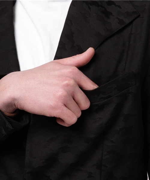 Luv maison（ラブメゾン）の「迷彩JQイタリアンカラージャケット（テーラードジャケット・メンズ・ブラック・M/L/XL）」の6枚目の写真