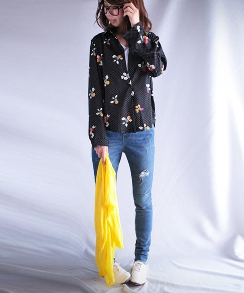 antiqua(アンティカ)の「花柄ドットシャツ(シャツ/ブラウス・レディース・アイボリー/ブラック・M)」の7枚目の写真