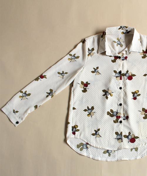 antiqua(アンティカ)の「花柄ドットシャツ(シャツ/ブラウス・レディース・アイボリー/ブラック・M)」の3枚目の写真