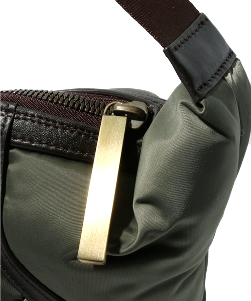 MIDWEST（ミッドウエスト）の「KENJI  IKEDA 無地ナイロン２WAYショルダーバッグ（ショルダーバッグ・メンズ・ブラック/カーキブラウン・FREE）」の11枚目の写真