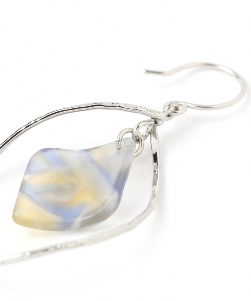 studio CLIP(スタディオクリップ)の「ドロップピアス(ピアス(両耳用)・レディース・ピンク/ブルー/イエロー・FREE)」の4枚目の写真