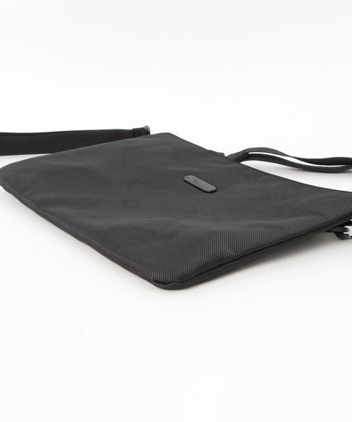 VENCEEXCHANGE（ヴァンスエクスチェンジ）の「クラッチバッグ（ショルダーバッグ・メンズ・ホワイト/ブラック/レッド/イエロー・フリー）」の6枚目の写真