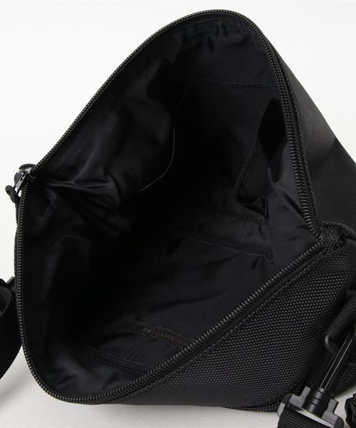 VENCEEXCHANGE（ヴァンスエクスチェンジ）の「クラッチバッグ（ショルダーバッグ・メンズ・ホワイト/ブラック/レッド/イエロー・フリー）」の7枚目の写真