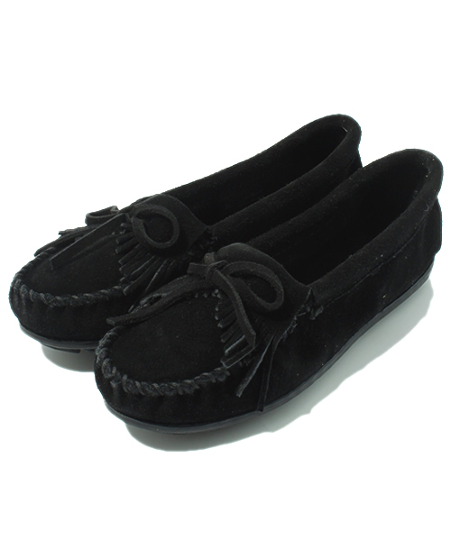 Minnetonka（ミネトンカ）の「【MINNETONKA】KILTY SUEDE MOC（モカシン/デッキシューズ・レディース・ベージュ/ブラック/ネイビー/ブラウン/グレー・24.5cm/23.5cm/22.5cm）」の2枚目の写真