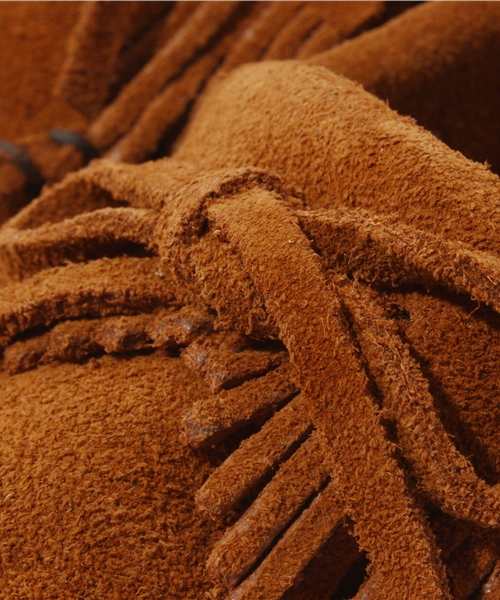 Minnetonka（ミネトンカ）の「【MINNETONKA】KILTY SUEDE MOC（モカシン/デッキシューズ・レディース・ベージュ/ブラック/ネイビー/ブラウン/グレー・24.5cm/23.5cm/22.5cm）」の11枚目の写真