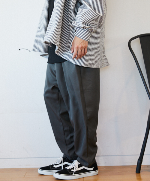 kutir(クティール)の「2タックワイドテーパード(その他パンツ・メンズ・ブラック/チャコールグレー/ライトベージュ・MEDIUM/LARGE/SMALL)」の22枚目の写真