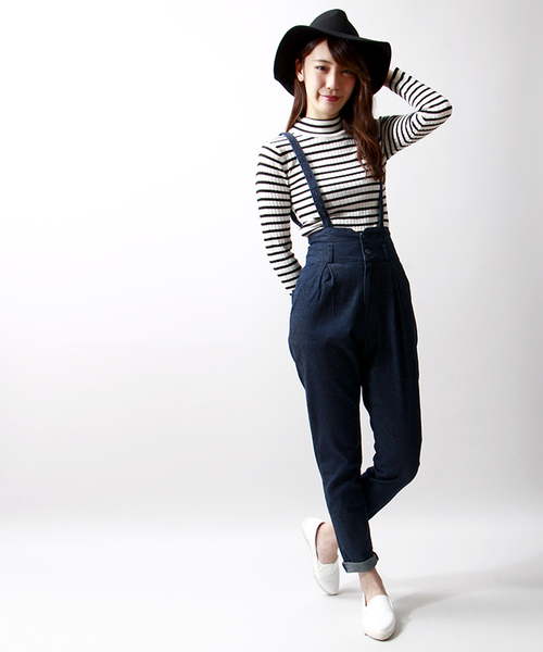 WEGO（ウィゴー）の「WEGO/サスペンダー付ハイウエストタックパンツ（デニムパンツ・レディース・インディゴブルー/ダークインディゴブルー・FREE）」の2枚目の写真